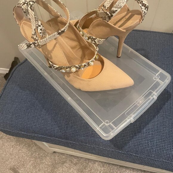 Cream jeweled heels - Picture 2 of 3